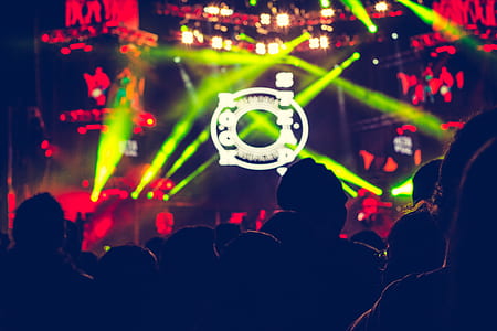people on the concert with lights thumbnail