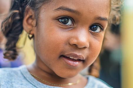 closeup photo of girl's face thumbnail