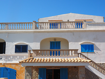 white tinted wall house thumbnail