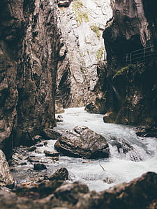 spring river between canyon thumbnail