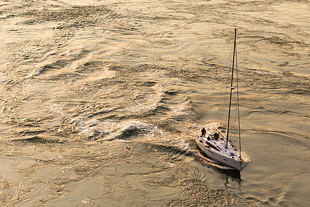 boat on body of wate r thumbnail