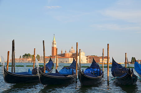four blue boats thumbnail