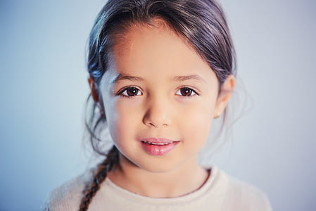 girl wearing white crew-neck top thumbnail