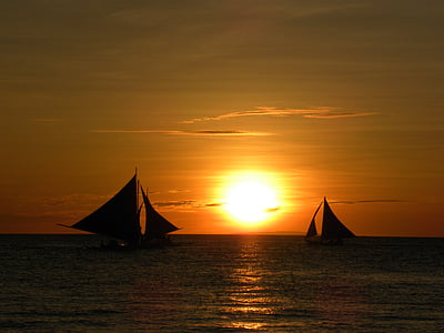 silhouette of two sailing bots thumbnail
