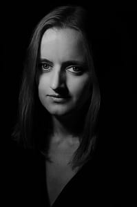 woman wearing V-neck shirt thumbnail