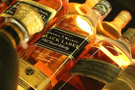 Johnnie Walker Black Label glass bottle thumbnail