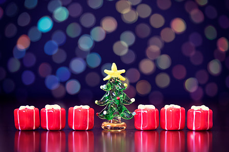 green christmas tree glass figurine thumbnail