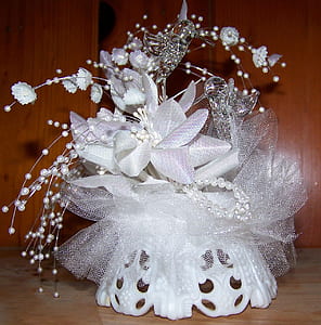 white ornament thumbnail