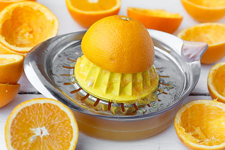 oranges on squeezer thumbnail
