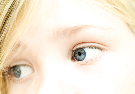 closeup photo of person's eyes thumbnail