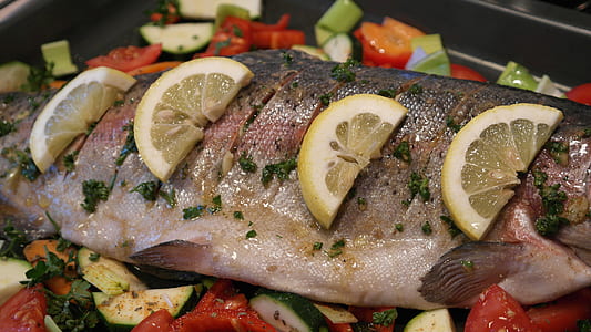 cooked fish with lemon slices thumbnail