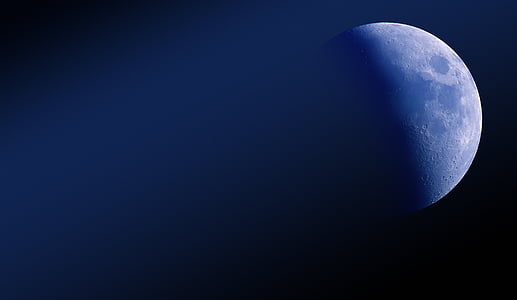 photo of moon during nighttime thumbnail