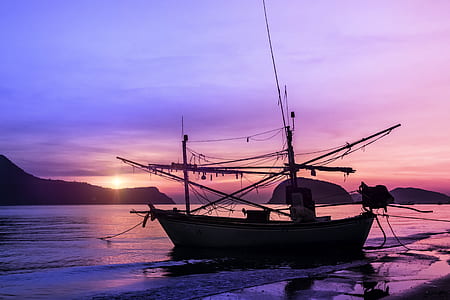 silhouette of boat on body of water thumbnail