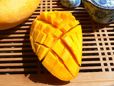 sliced mango thumbnail