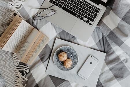 Everything you need to work from your bed thumbnail