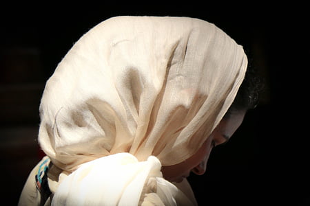 white headscarf thumbnail