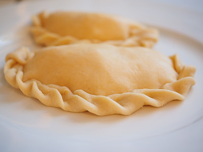 baked empanada thumbnail