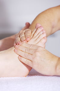 foot massaging thumbnail