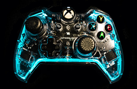 black and blue Xbox One controller thumbnail