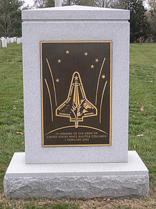 person showing statue thumbnail