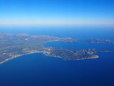 aerial photography of islands thumbnail