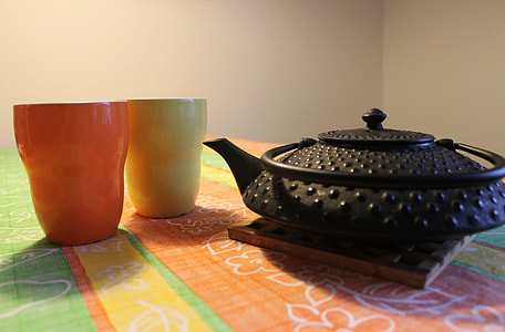 black teapot beside two mugs thumbnail