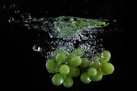 Grapes Thrown in Water thumbnail