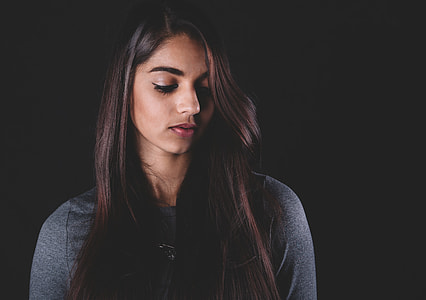 women's wearing gray crew-neck long-sleeved thumbnail