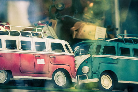 red and green Volkswagen Transporter 1 scale models thumbnail