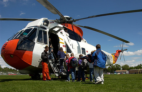3rd grade class during aviation week in Laurel, Montana thumbnail