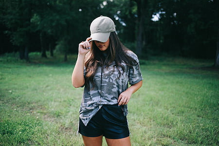 woman wearing gray cap thumbnail
