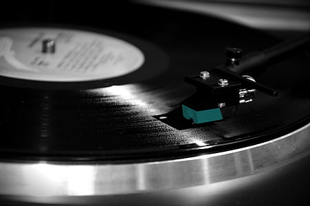 closeup photography of black vinyl record thumbnail