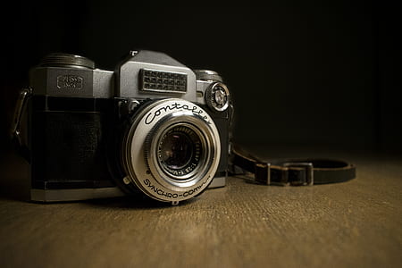 black and gray camera on the table thumbnail