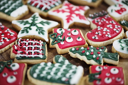 focused photo of baked cookies thumbnail