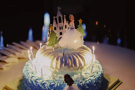 Disney Frozen Queen Elsa fondant cake thumbnail