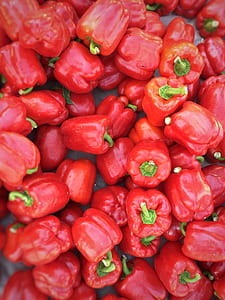 pile of red bell peppers thumbnail