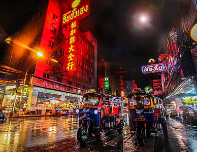auto rickshaw on the street during nighttime thumbnail