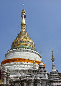 The pagoda or chedi of Wat Bupparam Buddhist Temple thumbnail