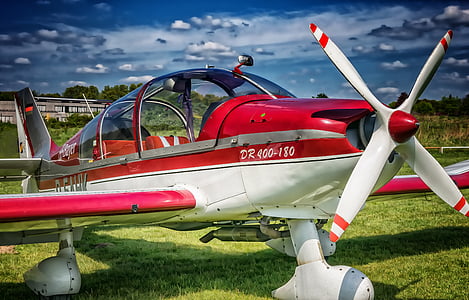 close-up photo of biplane thumbnail