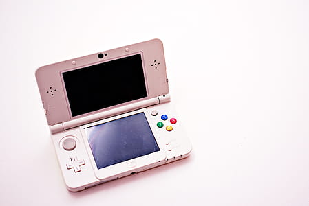 Pink Nintendo 3ds thumbnail