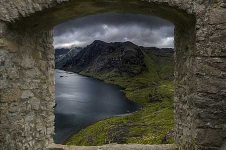 gray stone window thumbnail