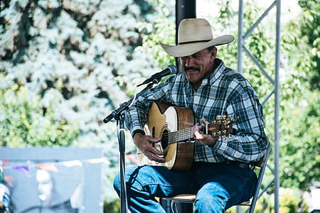 Man Playig Guitar thumbnail