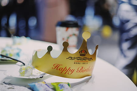 gold paper crown thumbnail