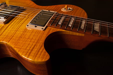 closeup photo of brown Les Paul-style electric guitar thumbnail
