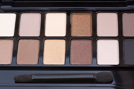 makeup brush on eyeshadow palette case thumbnail