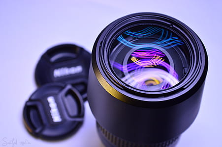 black Nikon DSLR camera lens thumbnail