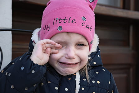 girl crying thumbnail