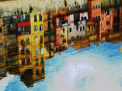 canvas painting of buildings thumbnail