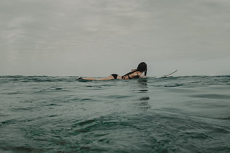 woman on surfboard thumbnail