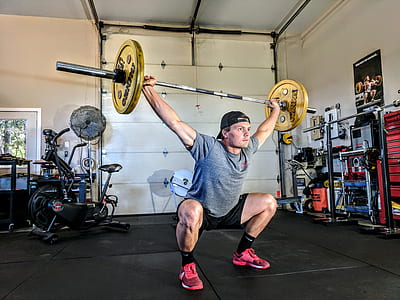 man lifting barbell thumbnail